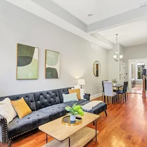  Holiday home Historic Benton Park Townhome
